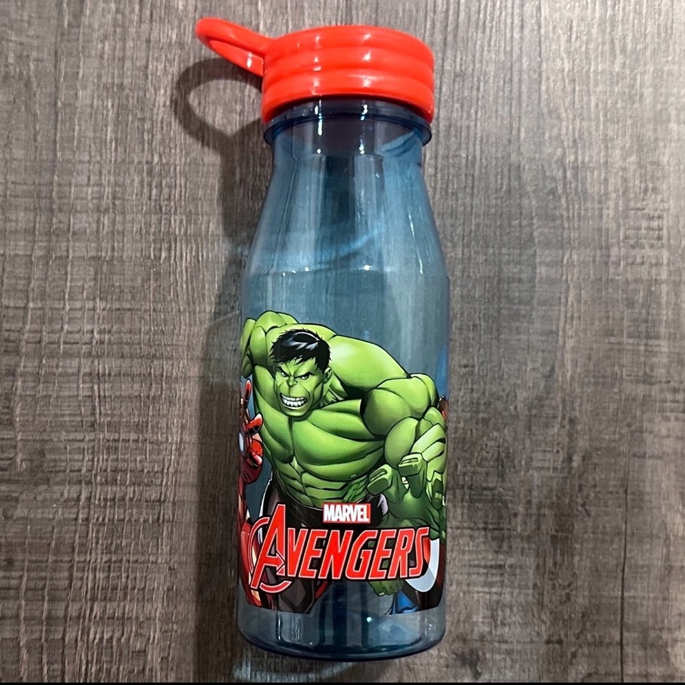 💞 New Marvel Avengers 18oz Water Bottle with Hulk, Captain America, & Iron Man
